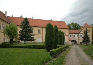 Dovolená v areálu zámku? Ano! V Račicích již od 15. června 2017 Dovolená v areálu zámku? Ano! V Račicích již od 15. června 2017